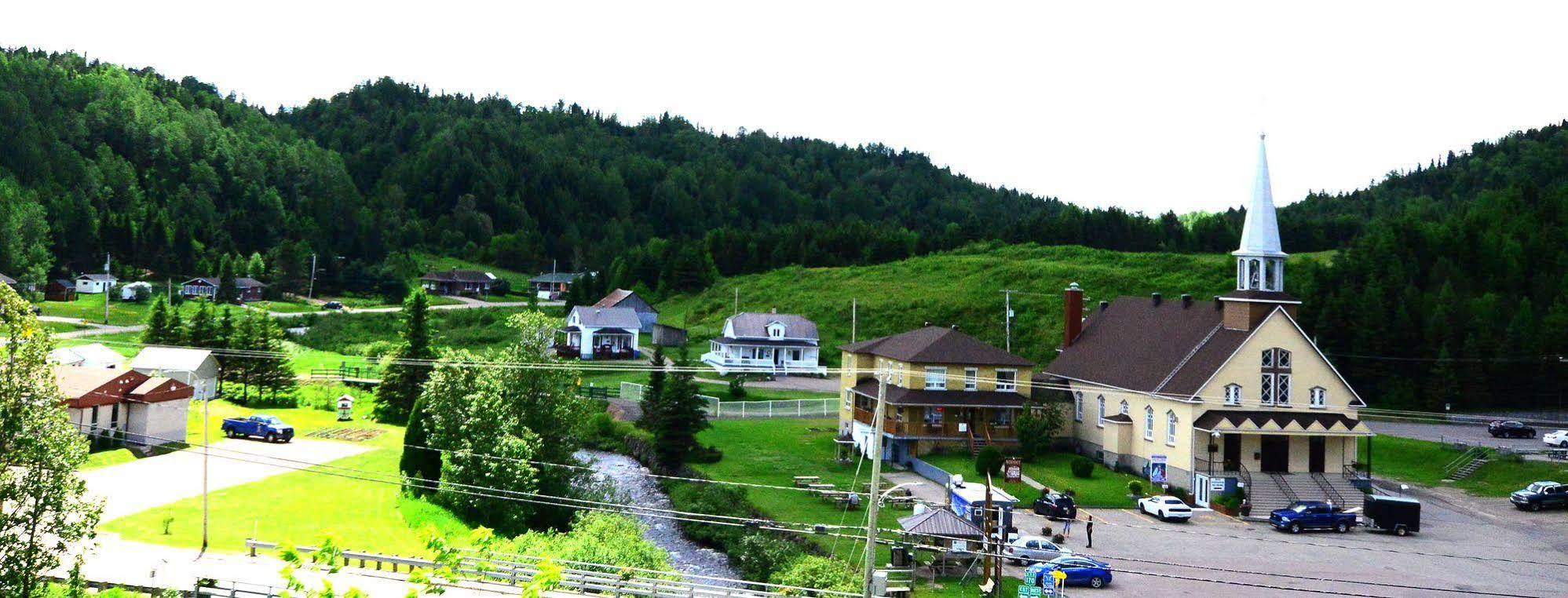Auberge Du Presbytere De Riviere-Eternite Riviere Eternite Zewnętrze zdjęcie